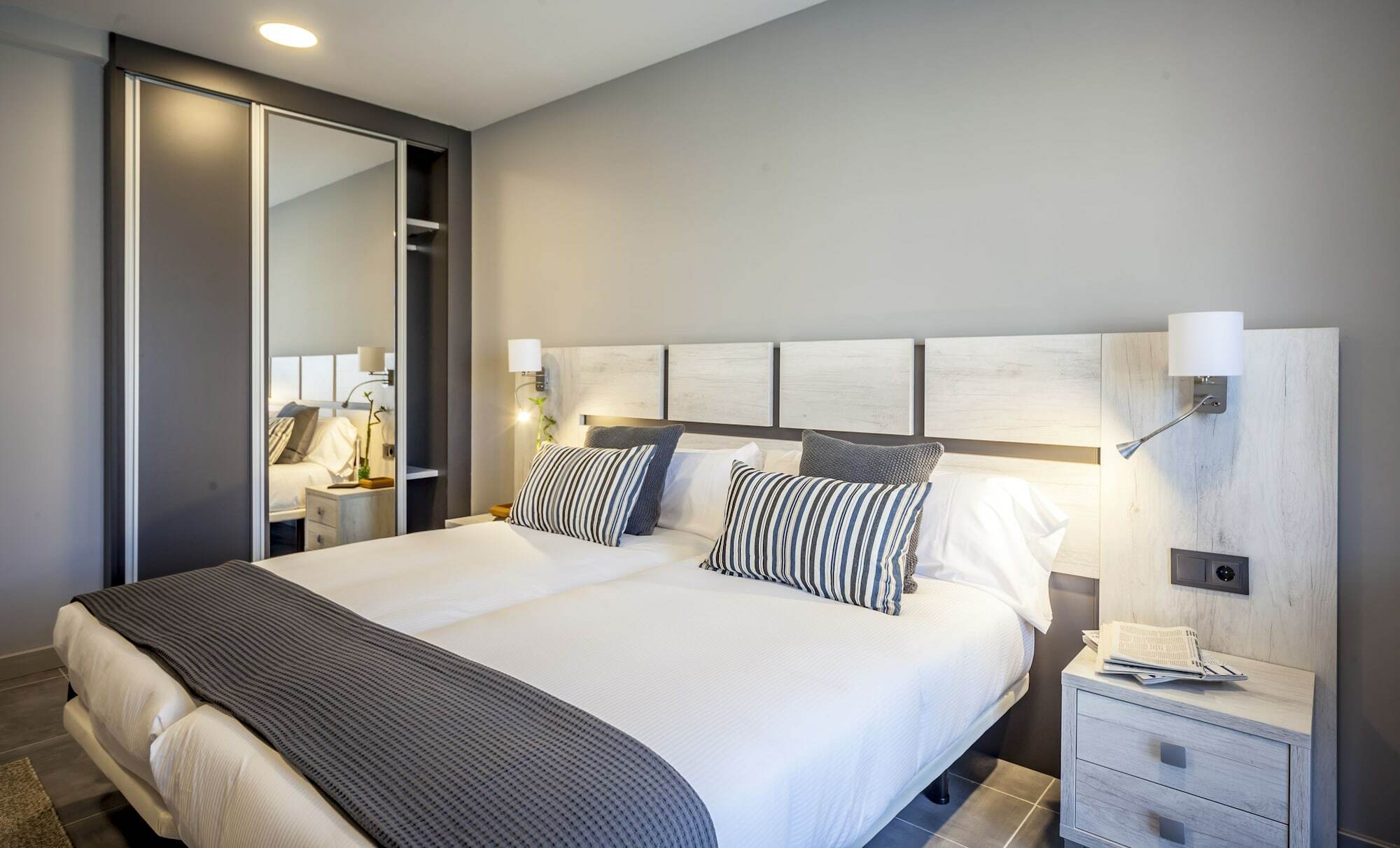 Apartahotel 5Dos5 Oviedo Eksteriør billede
