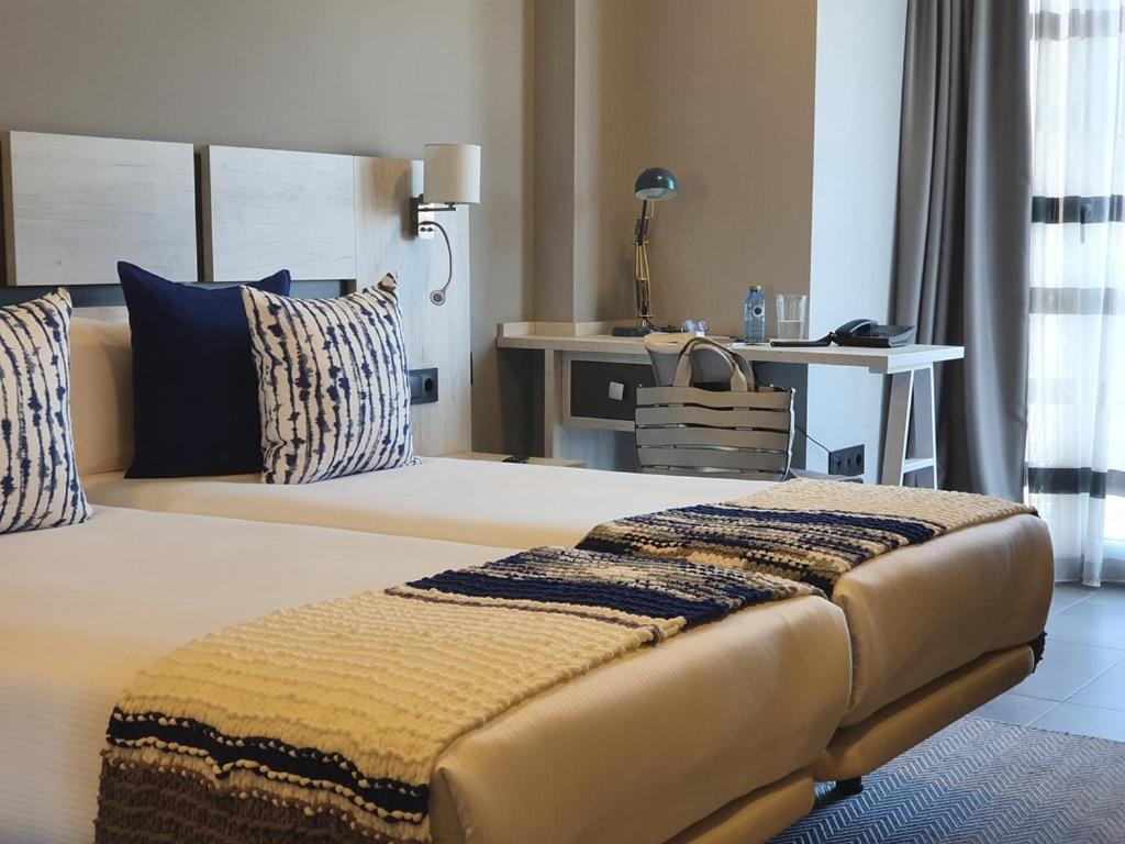 Apartahotel 5Dos5 Oviedo Eksteriør billede